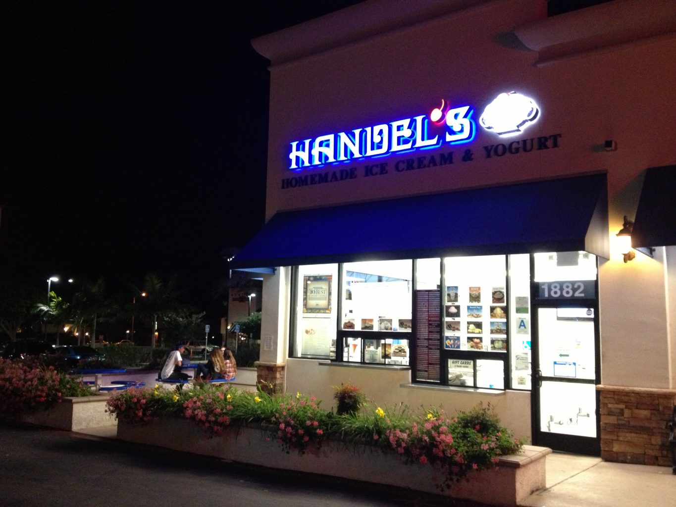 handels ice cream and yogurt storefront redondo beach