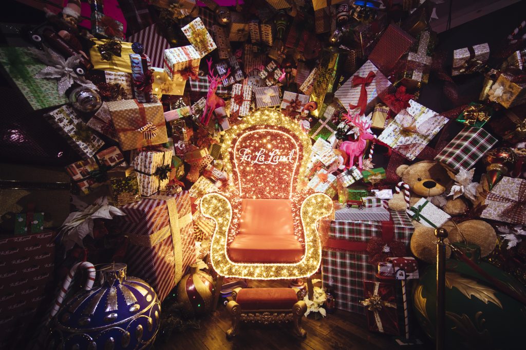 falaland fa la land santa chair throne presents