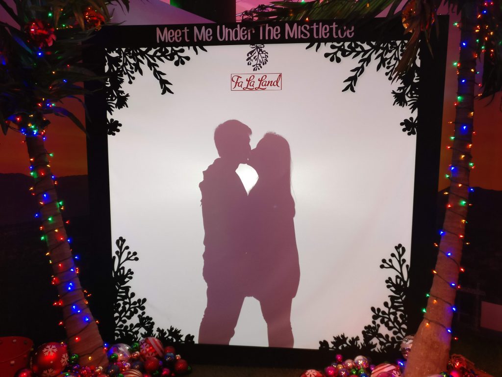 kissing booth mistletoe christmas falaland