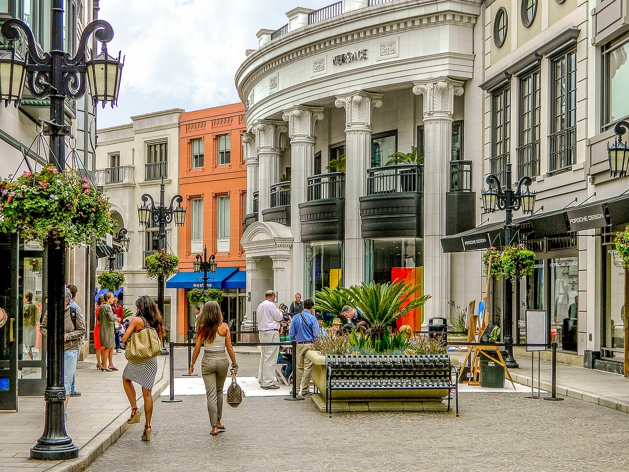 People Shopping And Sightseeing On Rodeo Drive Stock Photo