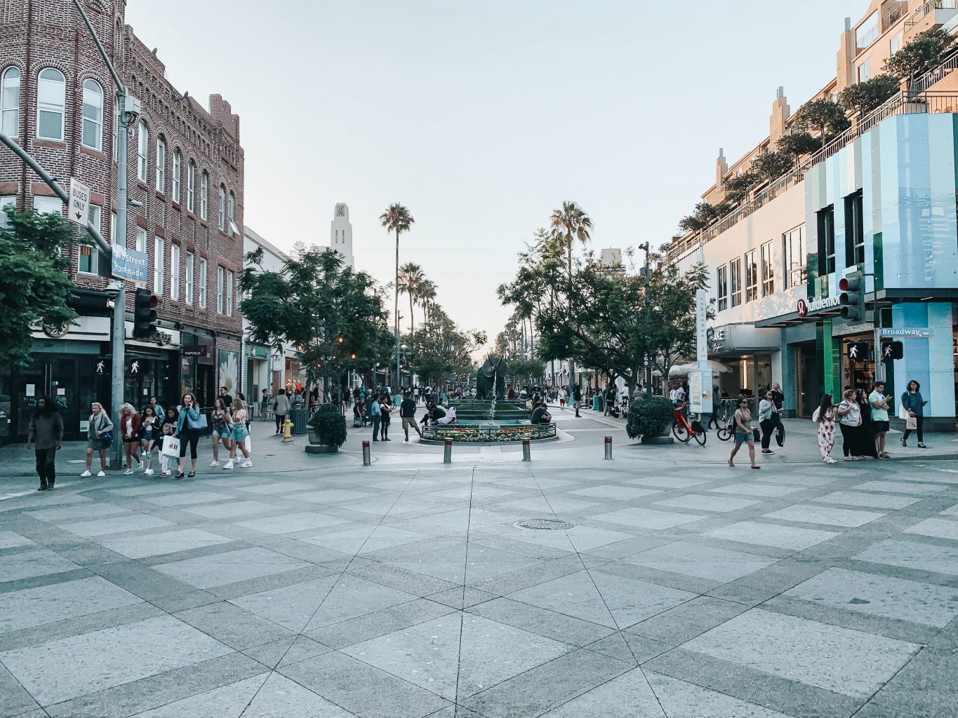 Santa Monica Third Street Promenade and Farmer's Market