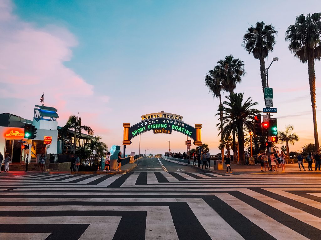 santa monica sign sunset beautiful tourist spot photo op