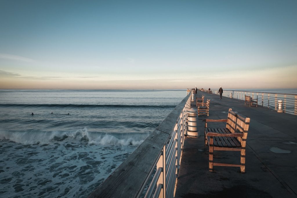 hermosa beach pier straightaway look 