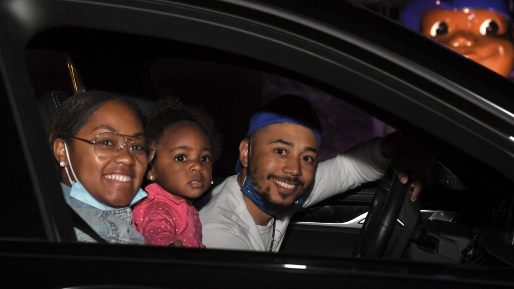 los angeles dodgers holiday drive thru mookie betts